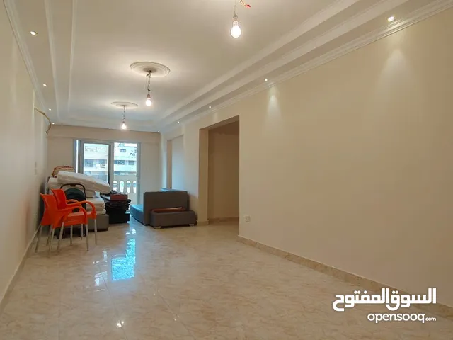 شقة للبيع _ سبورتنج _ بإطلالة جانبية علي البحر