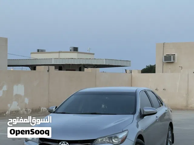 2017 تويوتا كامري SE
