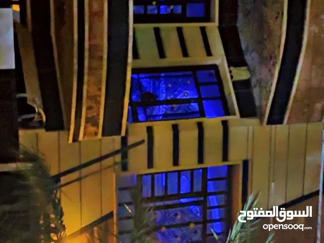 للبيع منصور مساحه 100m عدد طوابق 3 عدد غرف 4 وعدد حمامات 2 و بناء سنه 2018