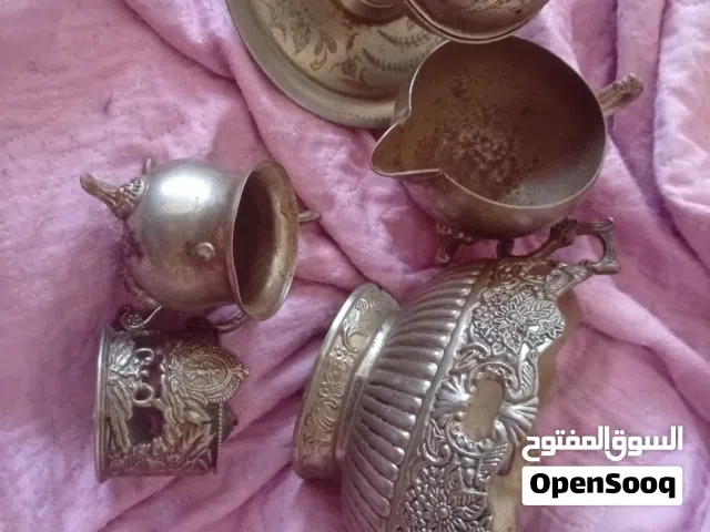 مجموعة تحف نحاسية قديمة مزخرفة للبيع