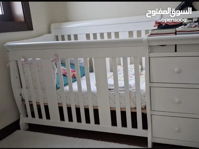 سرير اطفال بحالة مممتازه