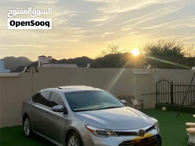 2015 تويوتا افالون Limited