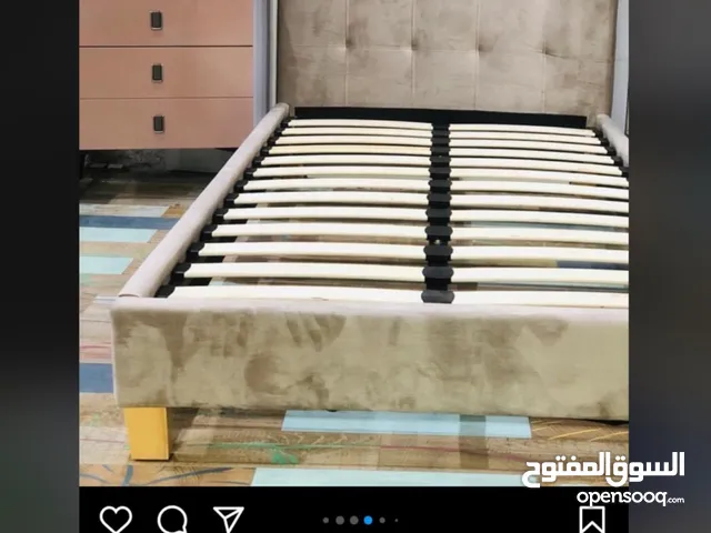 سرير خشبي نفر