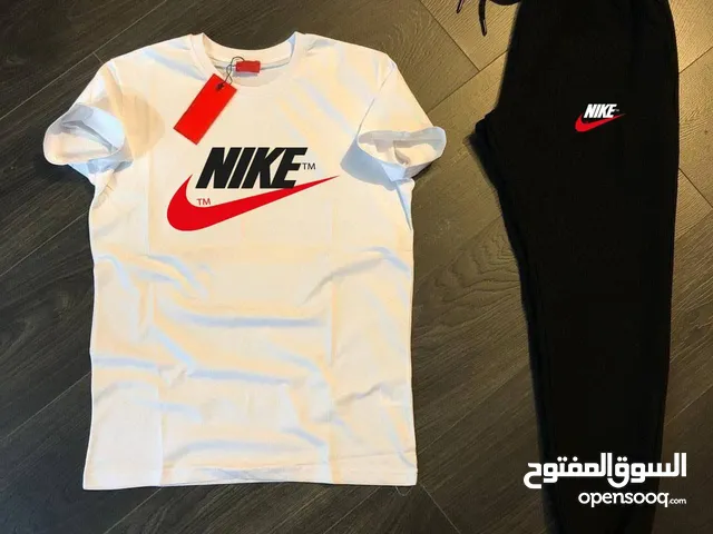 ensemble de vêtements