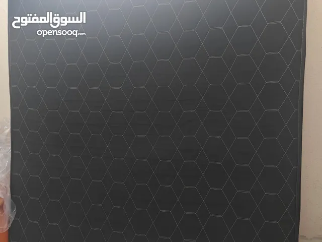 فرشة king زمبركية لون أسود استعمال قليل