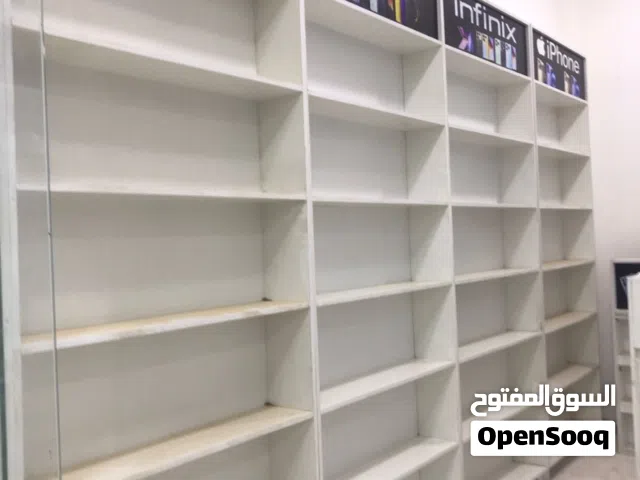 فاترينات بيضاء