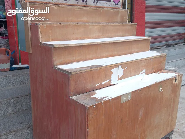 ميز مدرج للبيع