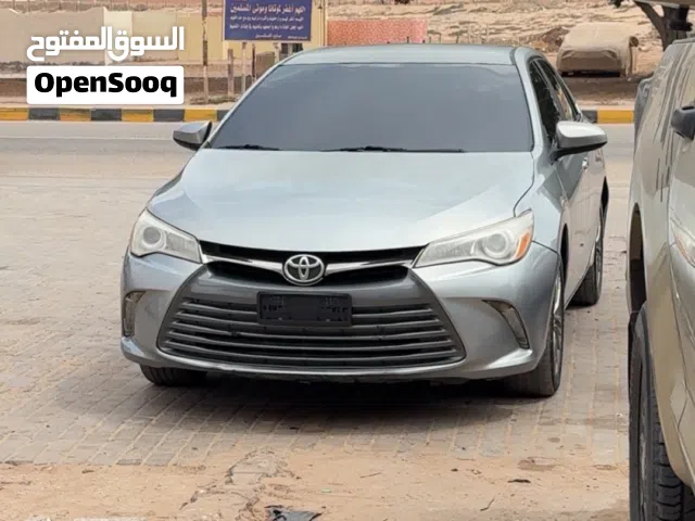 2015 تويوتا كامري SE