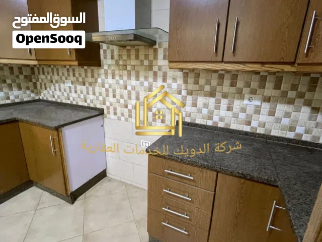 شقة سوبر ديلوكس - 3نوم - ارضية - ترس - قرب الخدمات العامة / الرابية