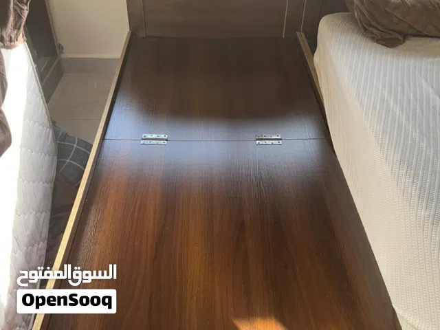 تخت مع فرشة