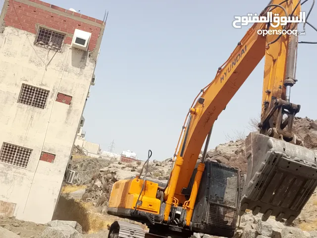 حفار للايجارلحفر الاراضي وقص الجبال