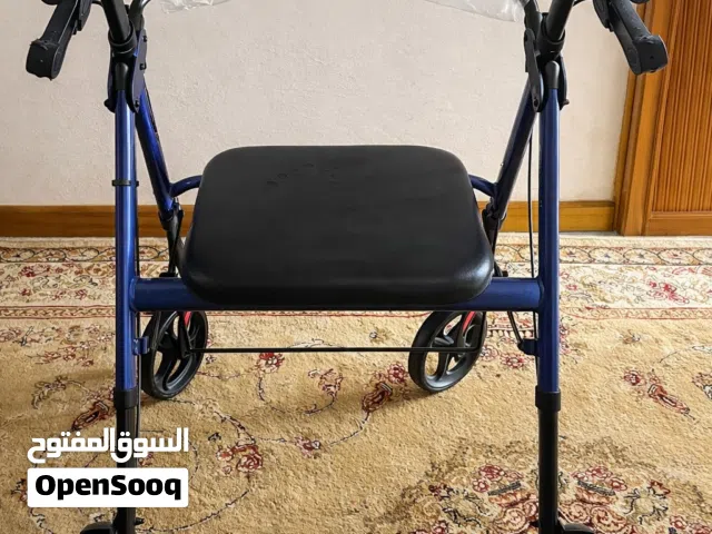 كرسي مشي طبي مع مقعد وعجلات – نظيف جداً