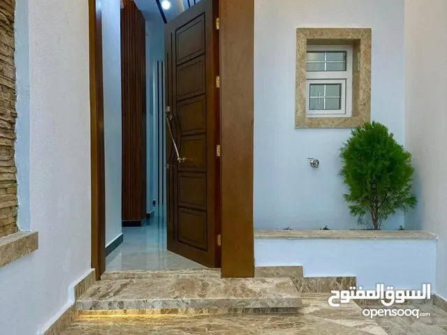 180 m2 4 Bedrooms Villa for Sale in Tripoli Ain Zara