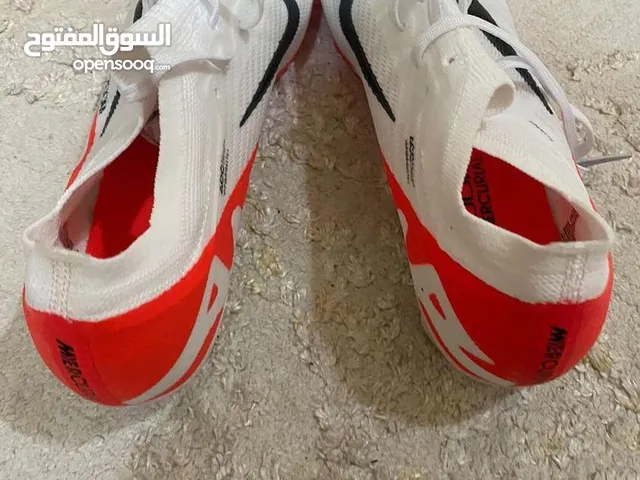 40 Sport Shoes in Um Al Quwain