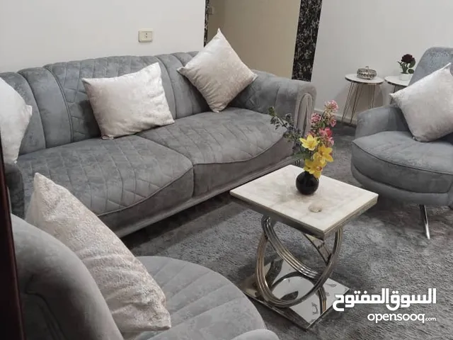 صالون للبيع