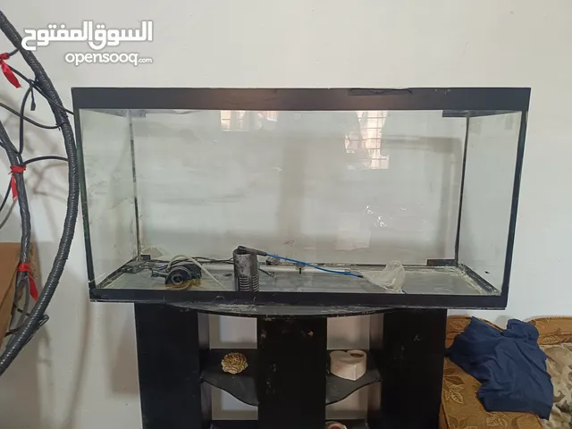 للبيع سرير خشب كوت وهزاز وحوض سمك مع قاعده