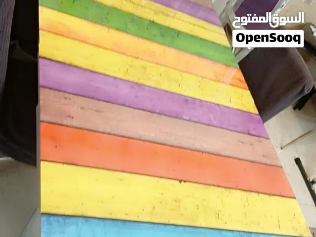 طاوله سفره مع ست كراسي لا حجمين الساعه لثمن كراسي او 9:00 كراسي