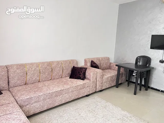 90m2 2 Bedrooms Apartments for Rent in Salt Al Balqa'