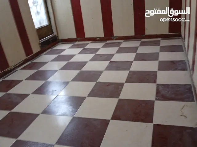 دار الايجار في القبلة حي الجامعه يحتوي غرفة نوم واستقبال ومطبخ وحمام وكراج سعر 450