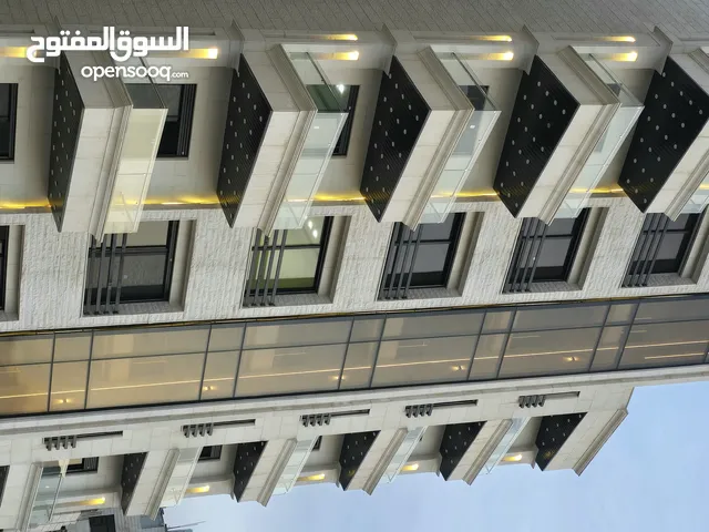 شقة فخمة طابق اول مع بلكونة واسعة للبيع من المالك مباشرة بسعر خرااافي جدا معفاة من كافة الرسوم
