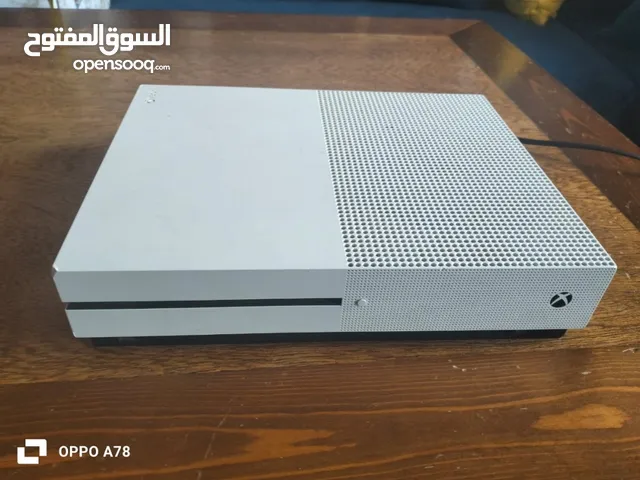 xbox one s +5 cassette original + 2 mannete ثمن:3000dh. xbox nadi li bghah i twassl m3aya