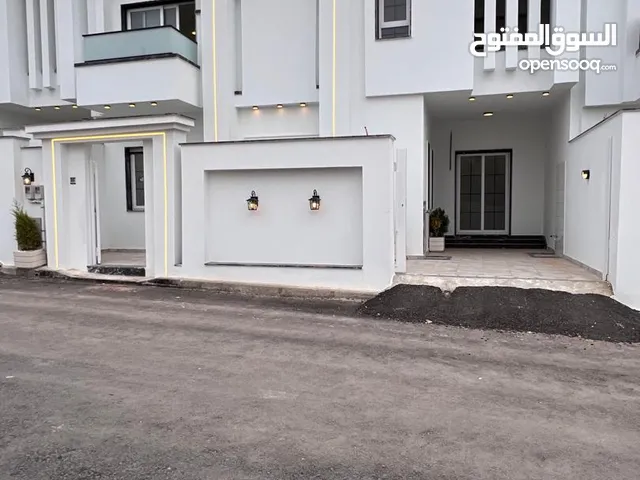 200 m2 5 Bedrooms Villa for Sale in Tripoli Ain Zara