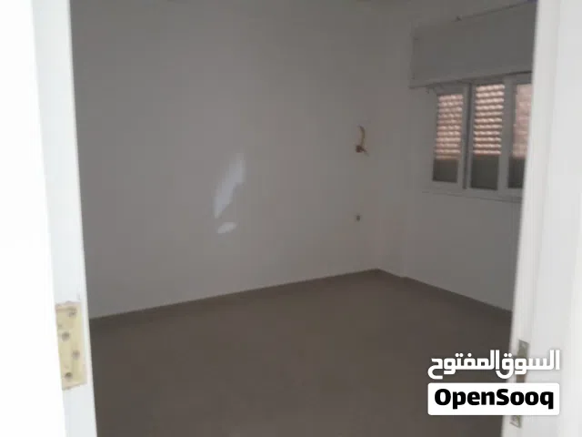 250 m2 More than 6 bedrooms Villa for Rent in Tripoli Hay Demsheq