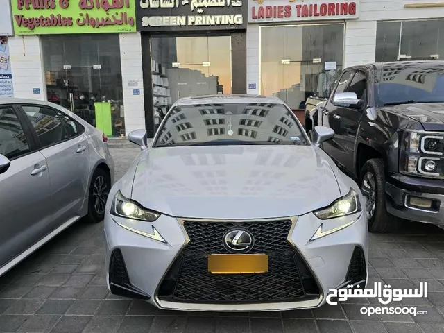 للبدل او بيع او بدل لكزس f-sport 2019 في قمة نظافة للبدل مع فورويل فقط