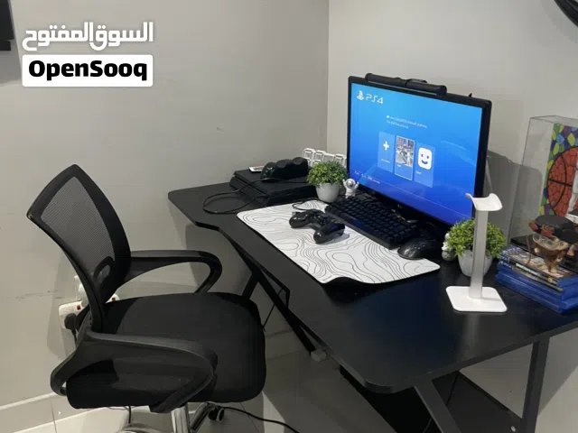 طاوله مكتب مع كرسي ب حاله جيده