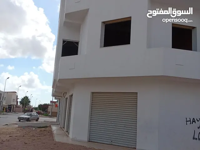 عمارة تجارية طور الانجاز ثلاثه طوابق للبيع في صفاقس حي الانس