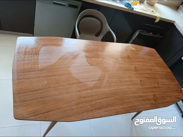 طاولة جديدة بسعر 20 ريال فقط