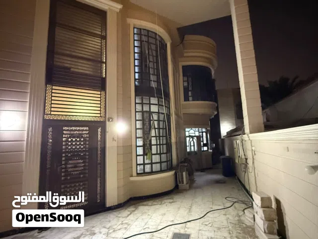 270 m2 4 Bedrooms Townhouse for Sale in Basra Maqal