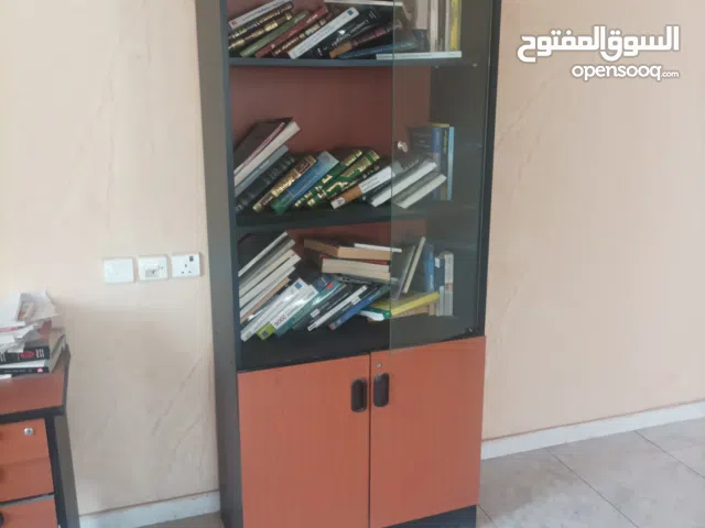 مكتبه  جميله مع التوابع عرطههههههه