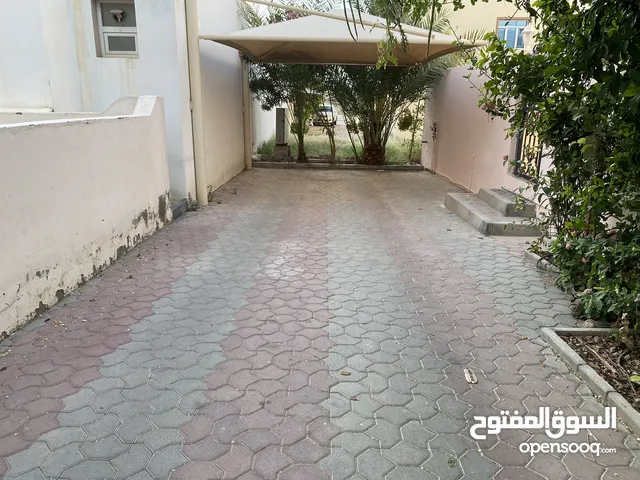 230 m2 5 Bedrooms Villa for Rent in Muscat Ghubrah