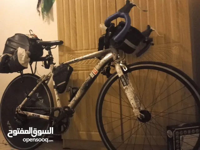دراجه هوائية للبيع فئه سباقات مخزنه 3شهور