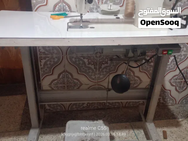 ماكينة خياطة