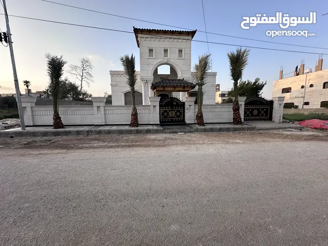 230 m2 3 Bedrooms Townhouse for Sale in Madaba Madaba Center