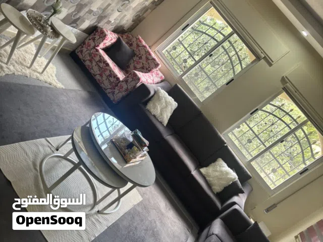 طقم قطع 7 مقاعد مع طاولات وسط