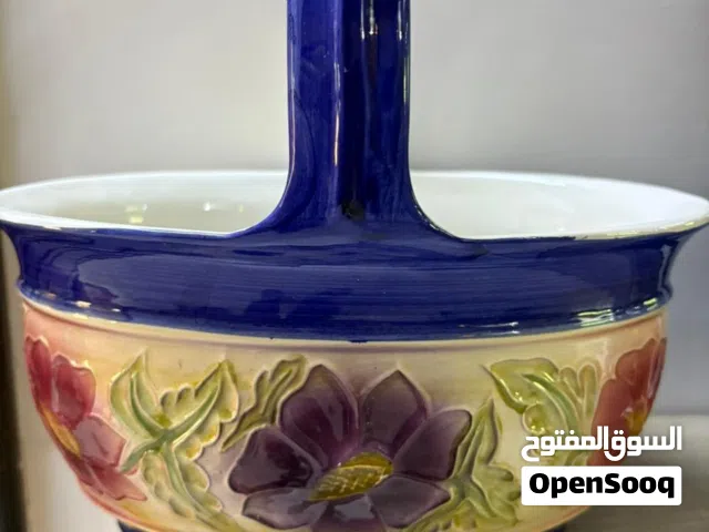 مجموعة من القطع الأوربية المميزة والنادرة من الطراز القديم الكلاسيكي