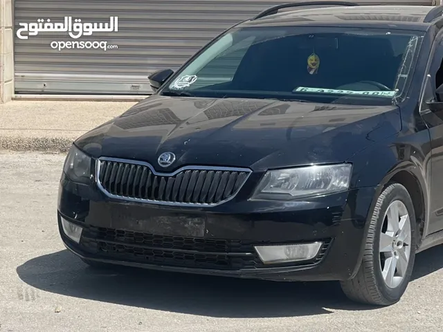سكودا اوكتافيا 2014 ستيشن فل اضافات ما عدى فتحة البدل وارد على اشي اقل منها