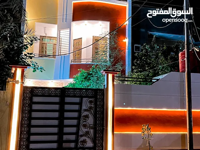 300 m2 5 Bedrooms Villa for Sale in Basra Juninah