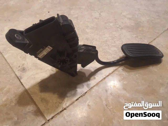 للبيع بعض قطع غيار هايلوكس بيكب 2006 الى 2015...