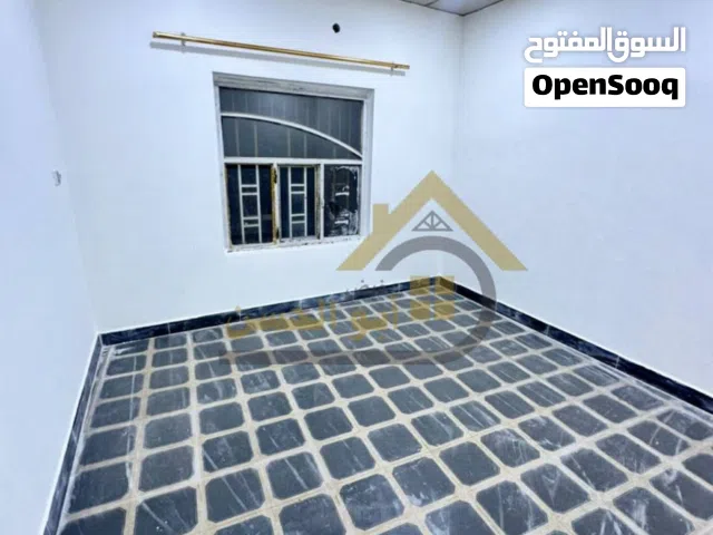 للبيع بناية بمساحة 225 + فضلة 175 واجهة 28 في حي الخضراء