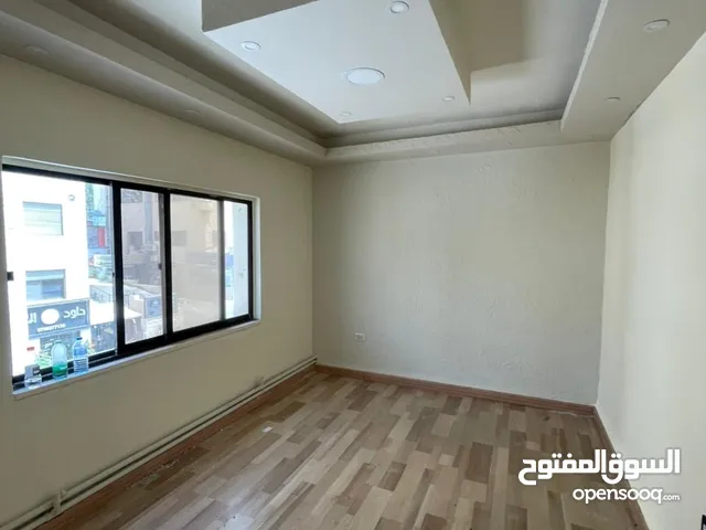مكاتب مميزة جدا للايجار في موقع استراتيجي مطل على الشارع الرئيسي وحيوي
