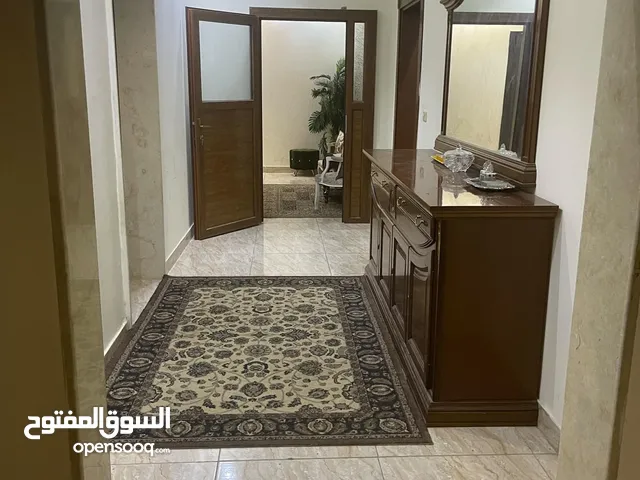 250 m2 4 Bedrooms Apartments for Rent in Tripoli Ghut Shaal