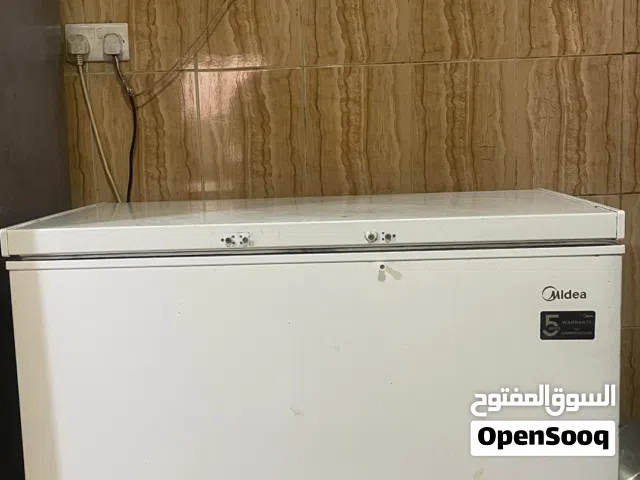 فريزر أرضي ميديا (Midea) بحالة ممتازة للبيع