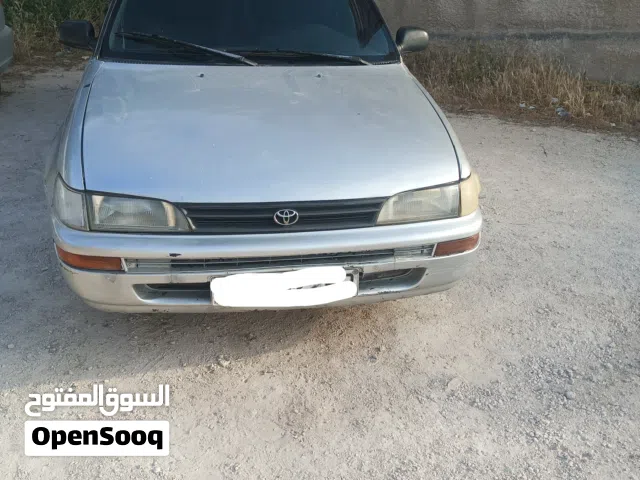 1993 تويوتا كورولا Standard