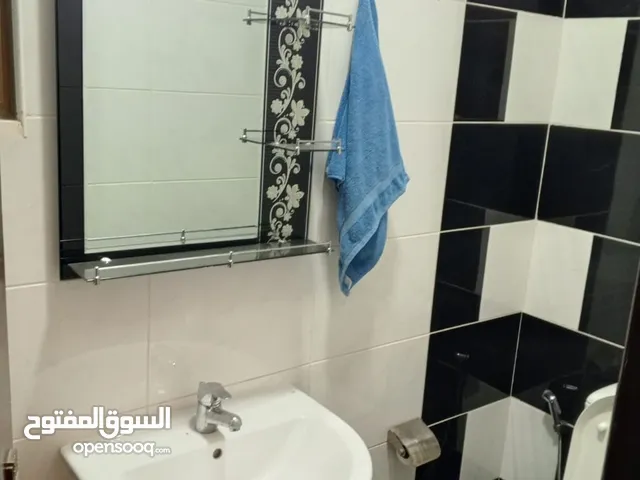 شقة فاخرة وبتشطيبات مميزة قرب الملحقية السعودية للبيع من المالك مباشرة