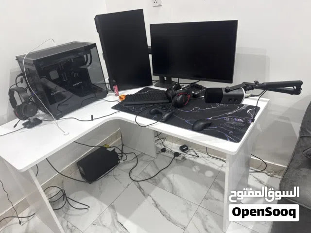 ميز حاسبة او دراسة