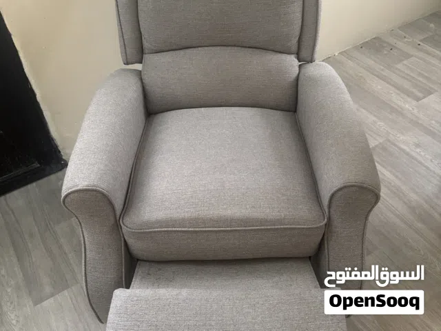 Recliner Sofa Chair – Comfortable & Well Maintained